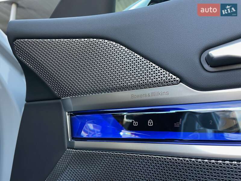 Седан BMW i7 2023 в Киеве