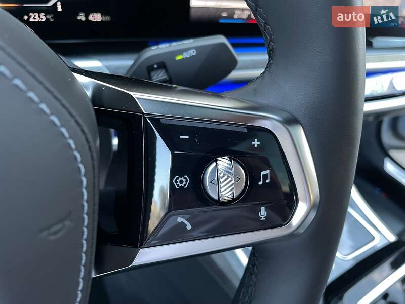 Седан BMW i7 2023 в Киеве