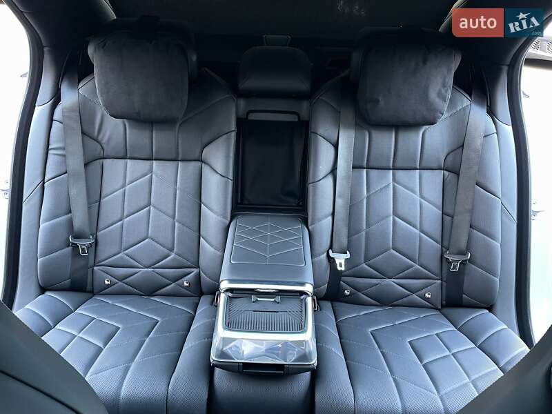 Седан BMW i7 2023 в Киеве