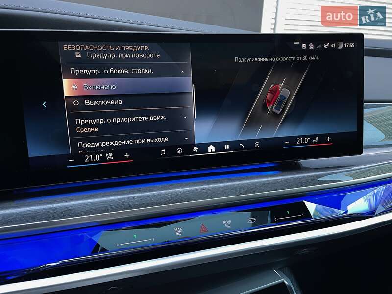 Седан BMW i7 2023 в Киеве