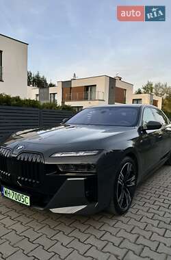 Седан BMW i7 2023 в Житомирі