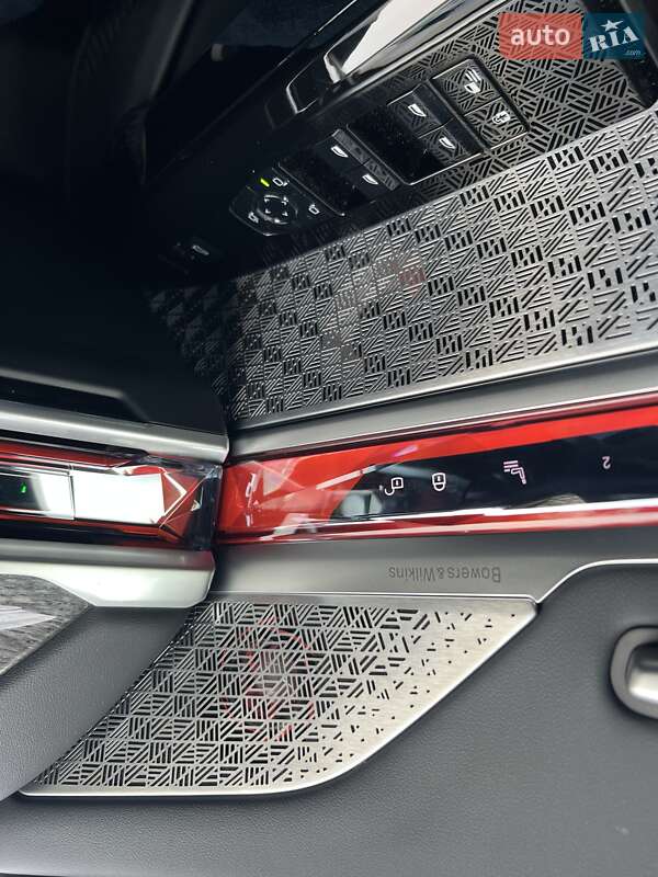 Седан BMW i7 2024 в Ровно