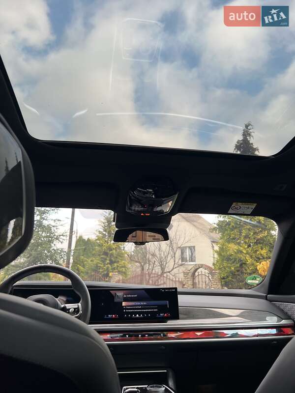 Седан BMW i7 2024 в Ровно