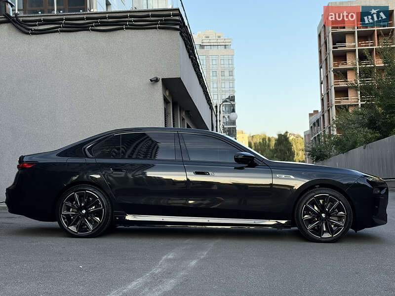 Седан BMW i7 2025 в Киеве фото 14 Седан BMW i7 2025 в Киеве