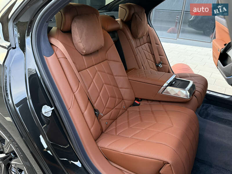 Седан BMW i7 2025 в Киеве фото 59 Седан BMW i7 2025 в Киеве