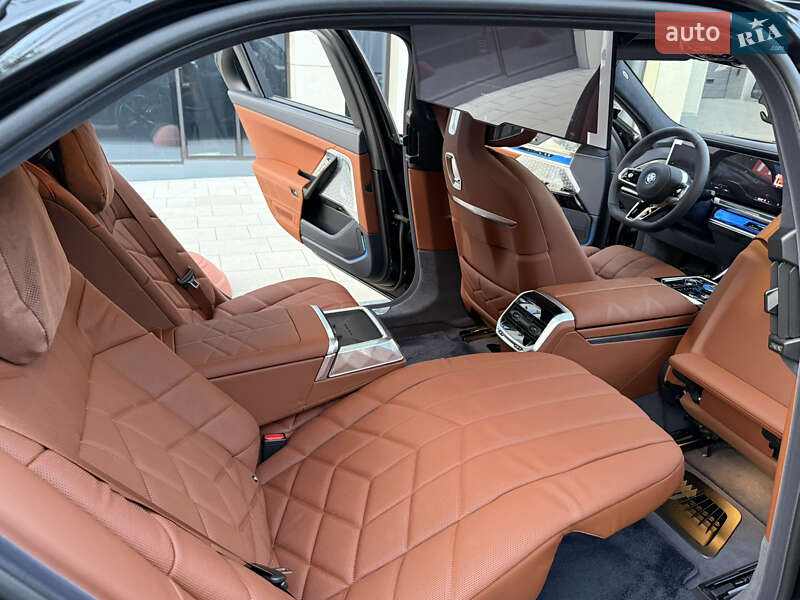 Седан BMW i7 2025 в Киеве фото 65 Седан BMW i7 2025 в Киеве