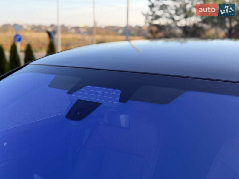 Седан BMW i7 2022 в Львове