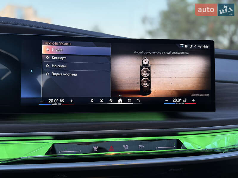 Седан BMW i7 2022 в Львове