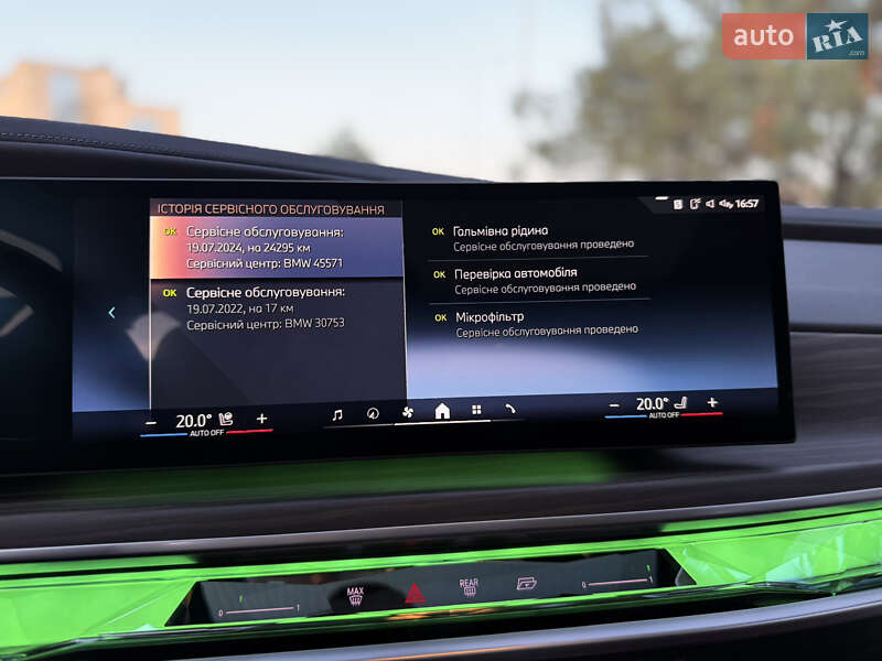 Седан BMW i7 2022 в Львове