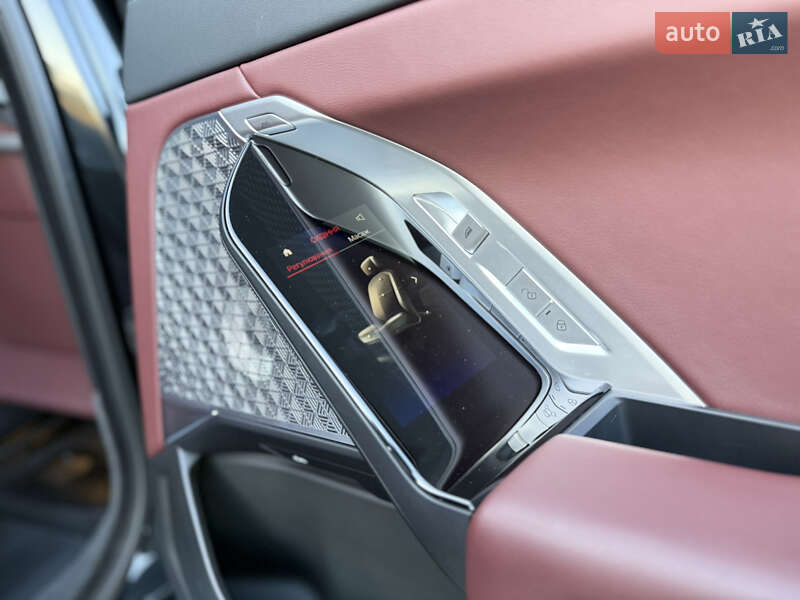 Седан BMW i7 2022 в Львове