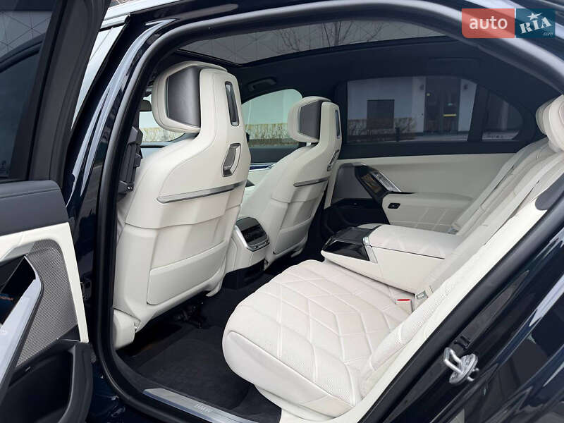 Седан BMW i7 2023 в Киеве фото 7 Седан BMW i7 2023 в Киеве