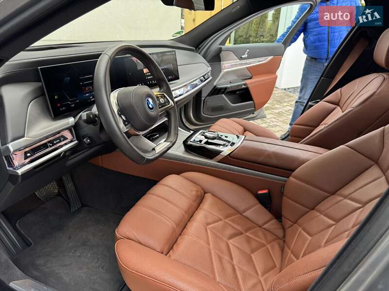 Седан BMW i7 2024 в Хмельницком