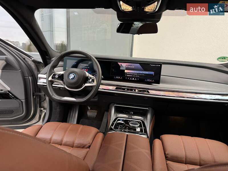 Седан BMW i7 2024 в Хмельницком