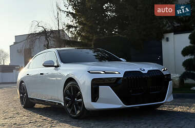 Седан BMW i7 2023 в Львові