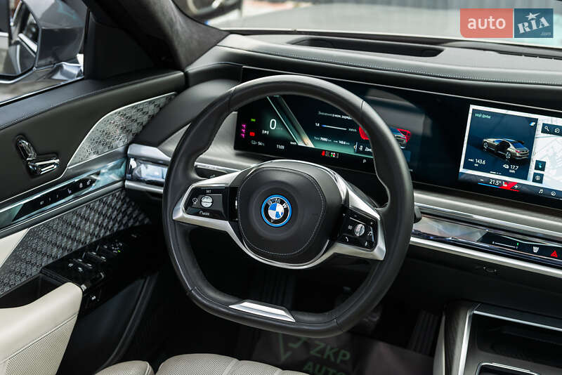 Седан BMW i7 2022 в Мукачево
