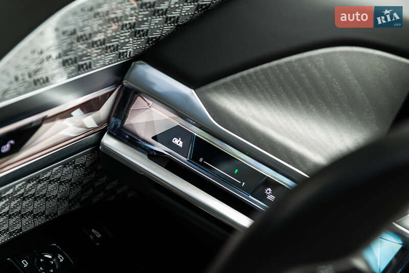 Седан BMW i7 2022 в Мукачево