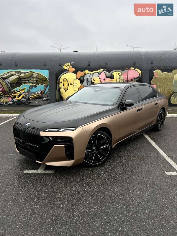 Седан BMW i7 2023 в Києві