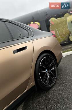 Седан BMW i7 2023 в Києві