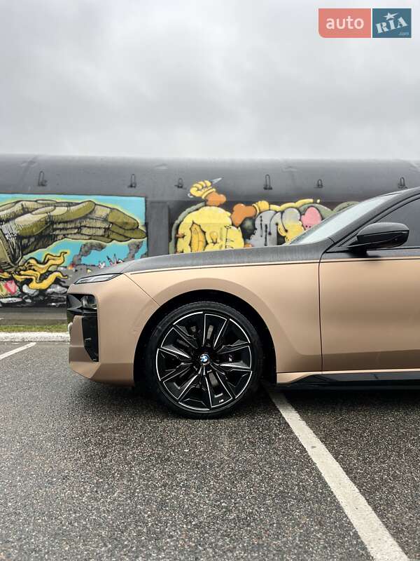 Седан BMW i7 2023 в Києві