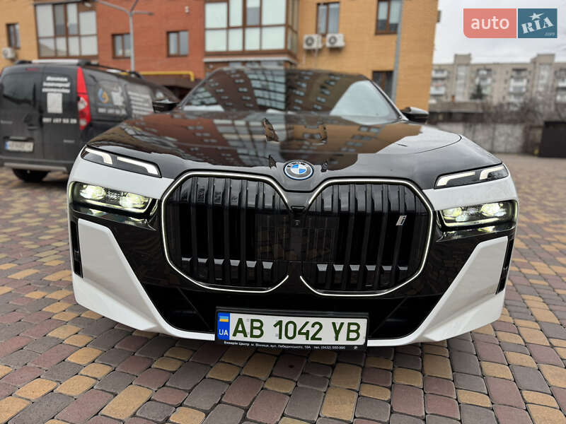 Седан BMW i7 2023 в Вінниці