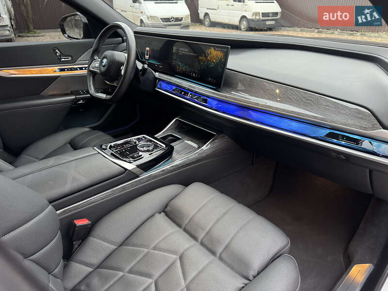 Седан BMW i7 2023 в Вінниці
