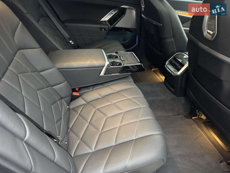 Седан BMW i7 2023 в Вінниці