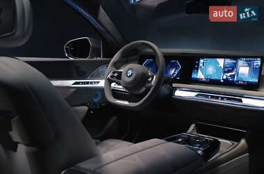 Седан BMW i7 2022 в Тернополі