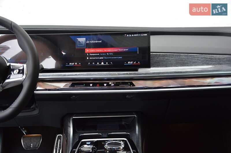 Седан BMW i7 2025 в Києві