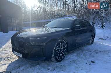 Седан BMW i7 2023 в Львові