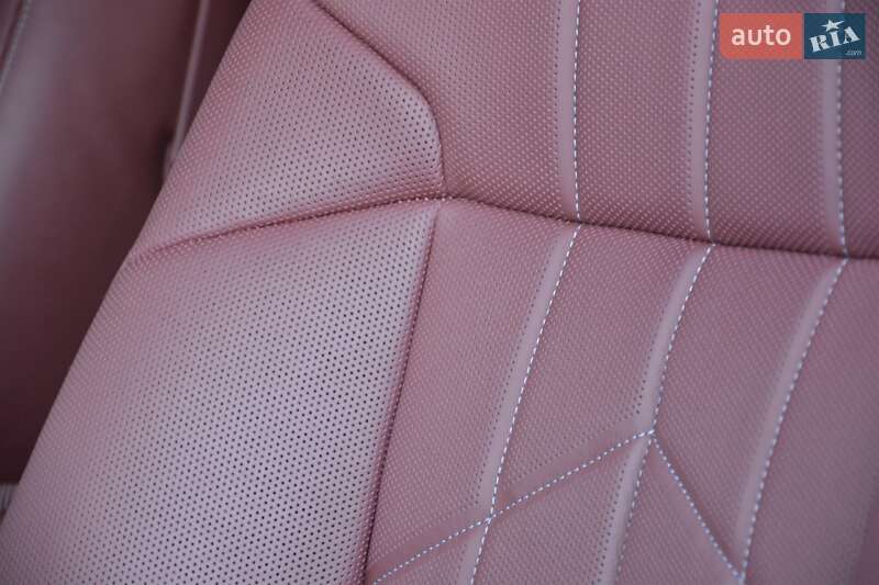 Седан BMW i7 2022 в Киеве