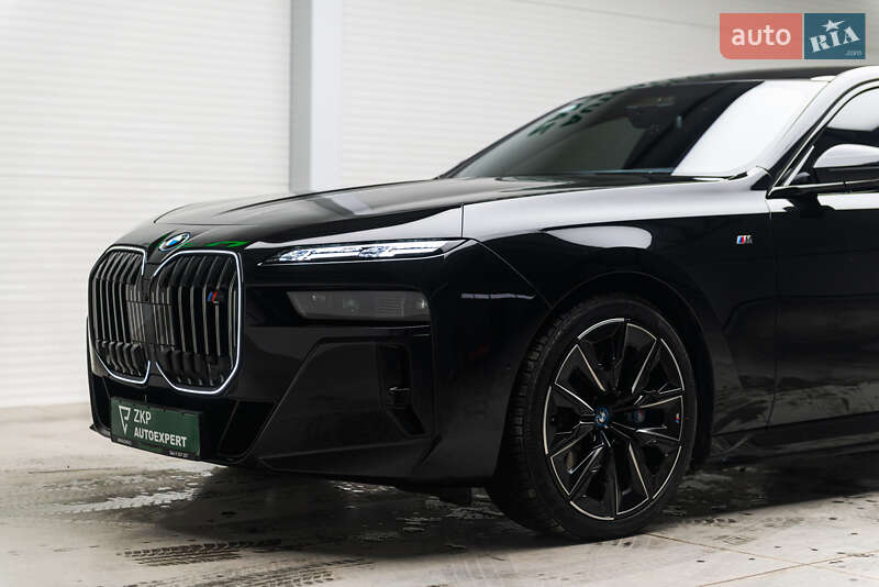 Седан BMW i7 2023 в Мукачево