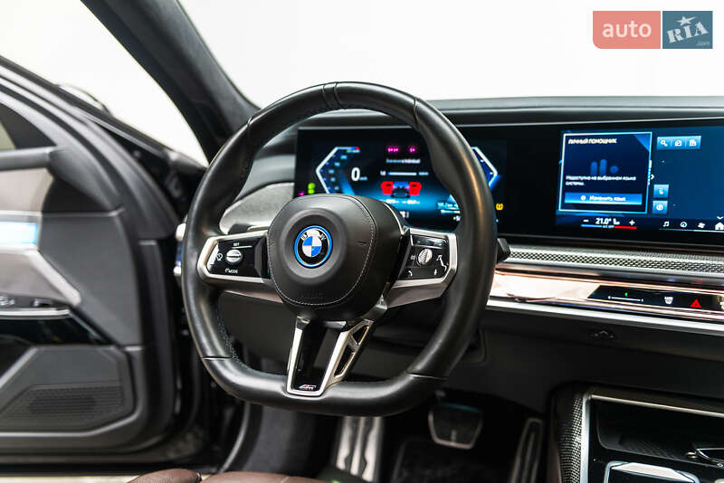 Седан BMW i7 2023 в Мукачево