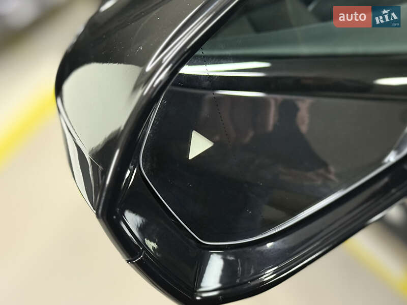 Седан BMW i7 2023 в Киеве