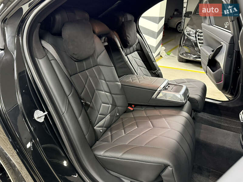 Седан BMW i7 2023 в Киеве