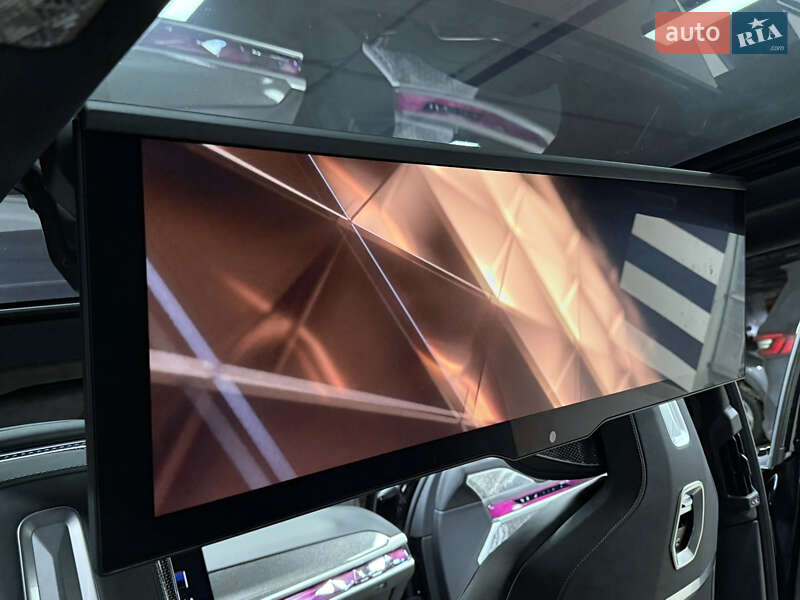Седан BMW i7 2023 в Киеве