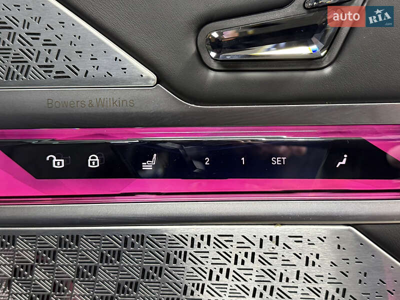 Седан BMW i7 2023 в Киеве