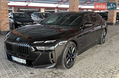 Седан BMW i7 2023 в Львове