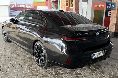 Седан BMW i7 2023 в Львові