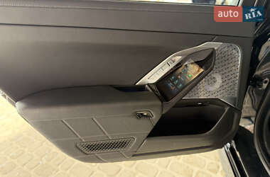 Седан BMW i7 2023 в Львові