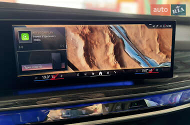 Седан BMW i7 2023 в Львові