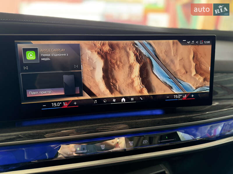 Седан BMW i7 2023 в Львові
