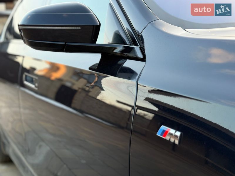Седан BMW i7 2023 в Ровно