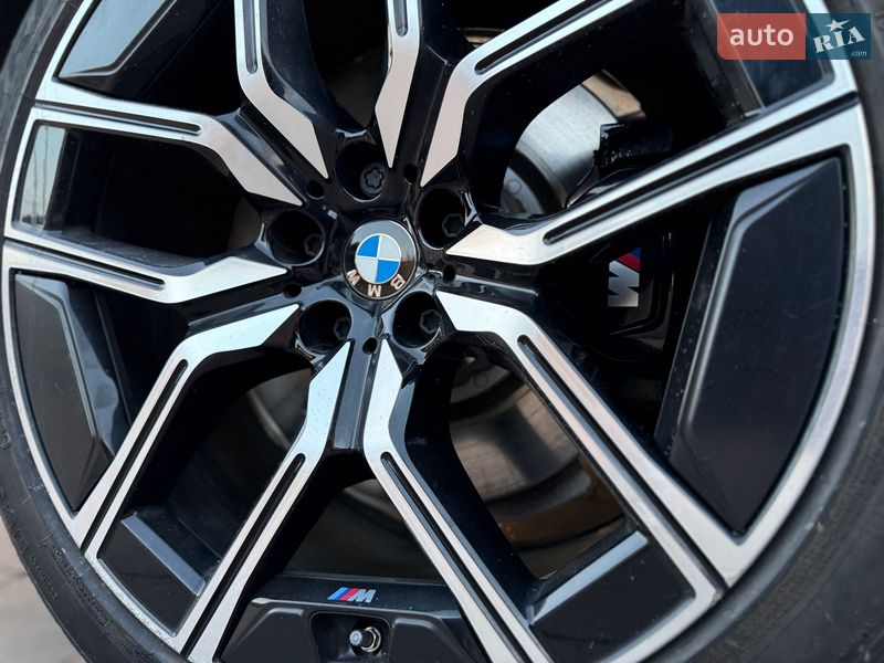 Седан BMW i7 2023 в Ровно