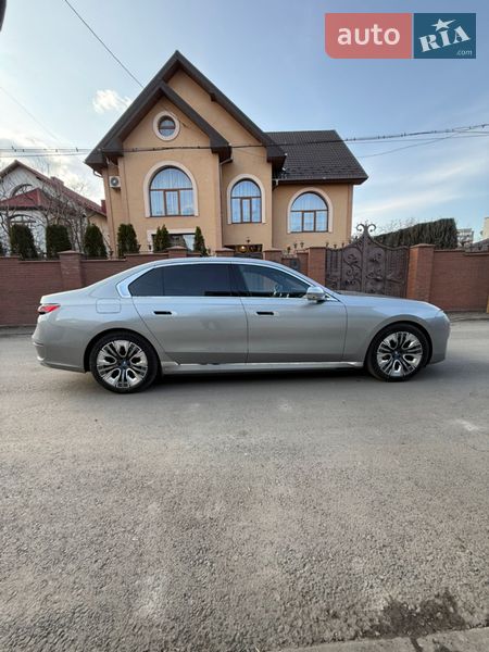 Седан BMW i7 2023 в Ивано-Франковске