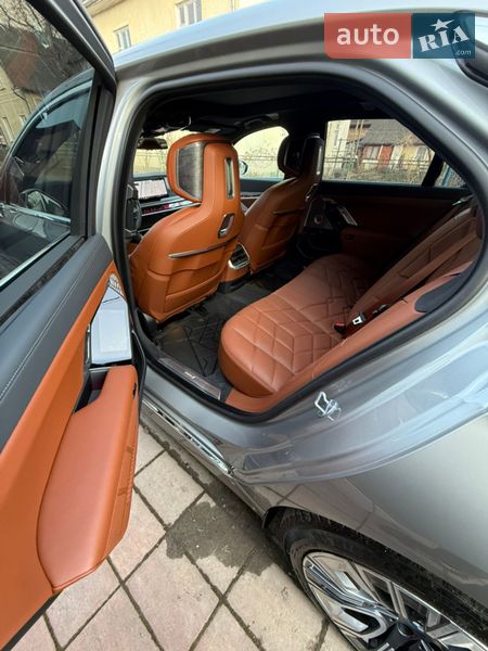 Седан BMW i7 2023 в Ивано-Франковске
