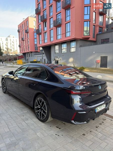 Седан BMW i7 2023 в Львові