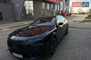 Седан BMW i7 2023 в Львові