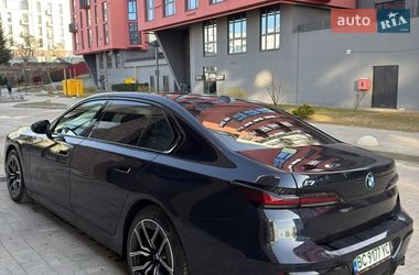 Седан BMW i7 2023 в Львові