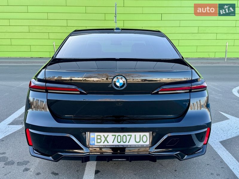 Седан BMW i7 2024 в Киеве