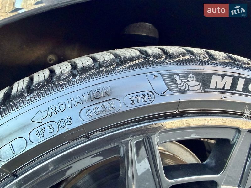 Седан BMW i7 2024 в Киеве